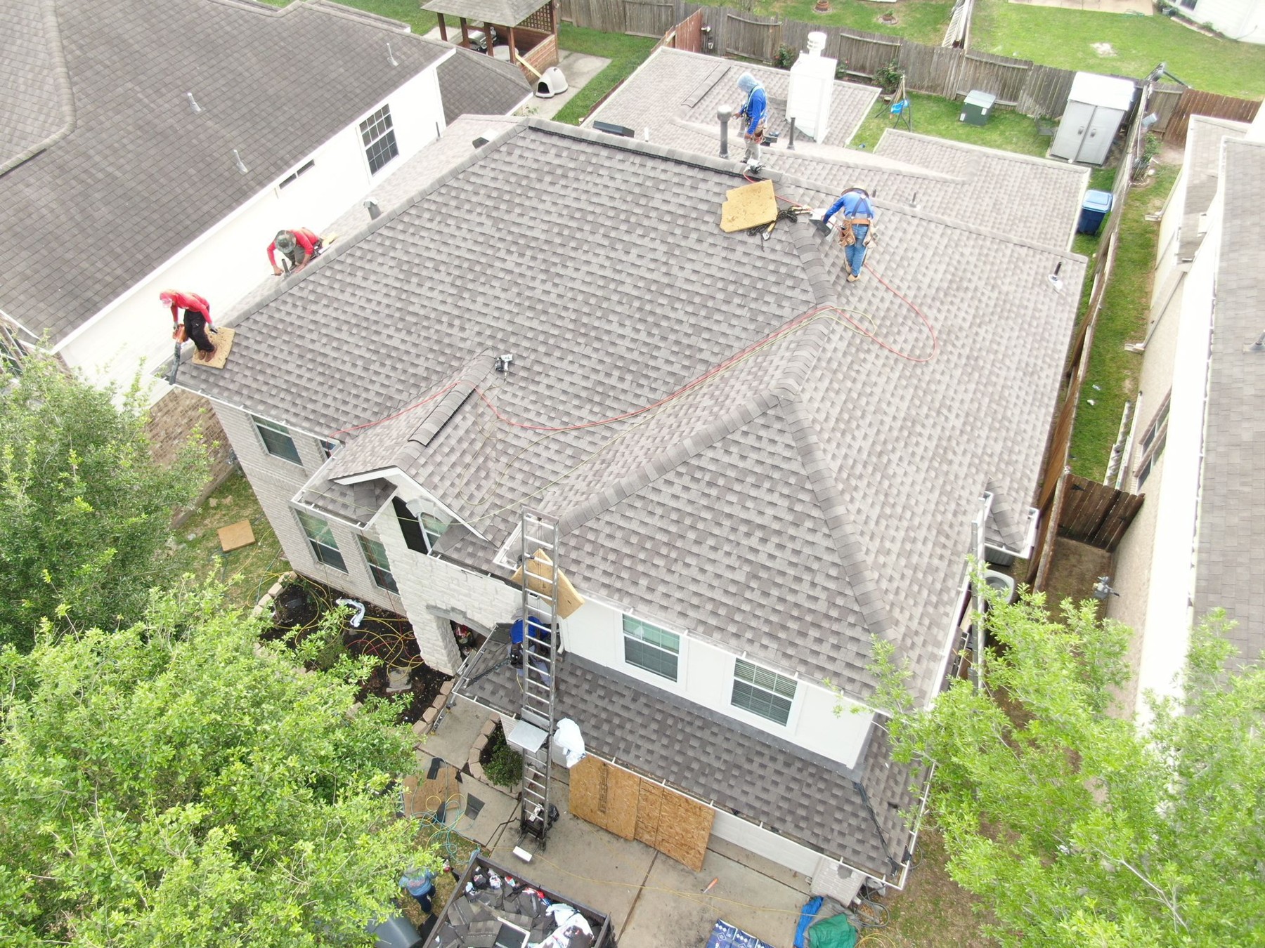 Residential shingle roofing and installation, photograph 4