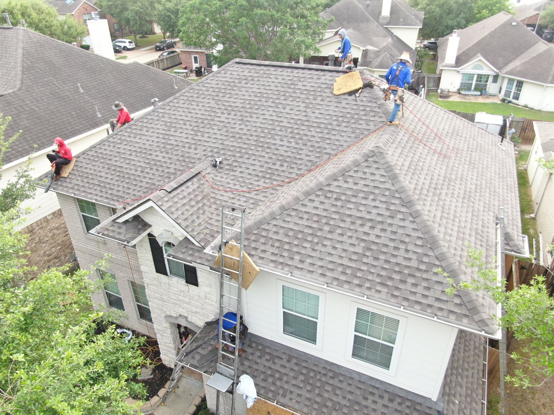 Residential shingle roofing and installation, photograph 5