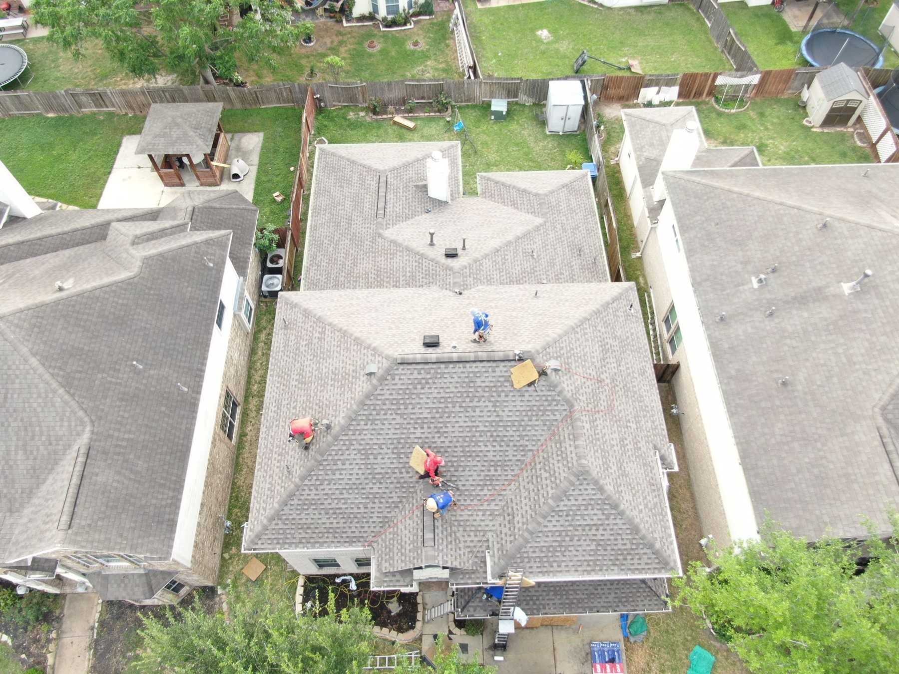 Residential shingle roofing and installation, photograph 6
