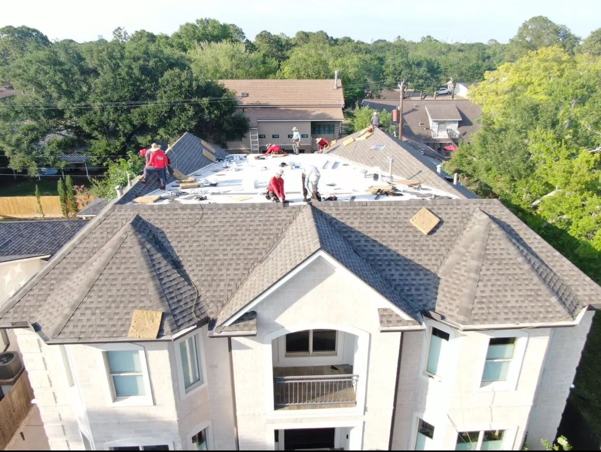 Residential shingle roof project, photograph 11