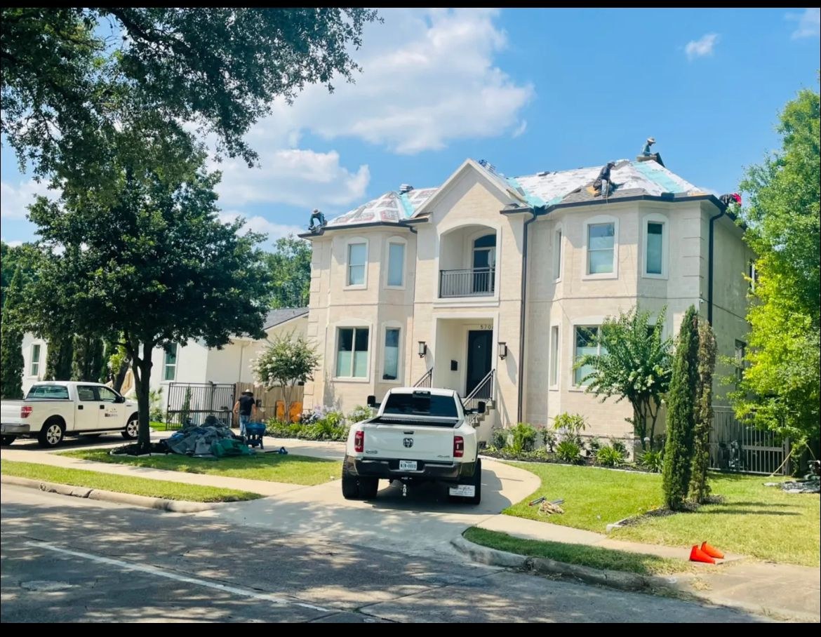 Residential shingle roof project, photograph 12